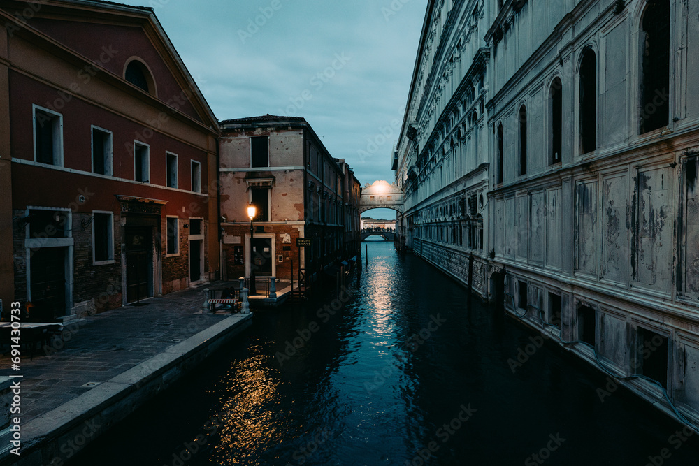 Enchanting Venice: A Visual Symphony of Canals, Architecture, and Timeless Elegance