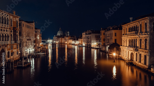 Obraz na płótnie Enchanting Venice: A Visual Symphony of Canals, Architecture, and Timeless Elegance w salonie