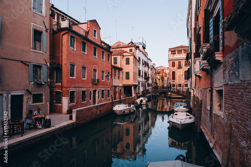 Obraz na płótnie Enchanting Venice: A Visual Symphony of Canals, Architecture, and Timeless Elegance w salonie