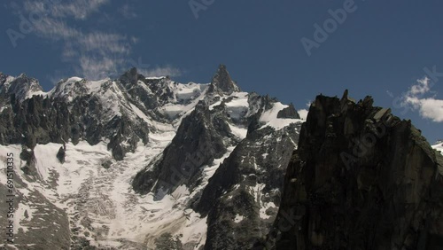 Panoramique aérien de la Dent du Géant dans le massif du Mont Blanc
