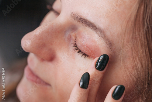 Fotografie Eyelid blush closeup
