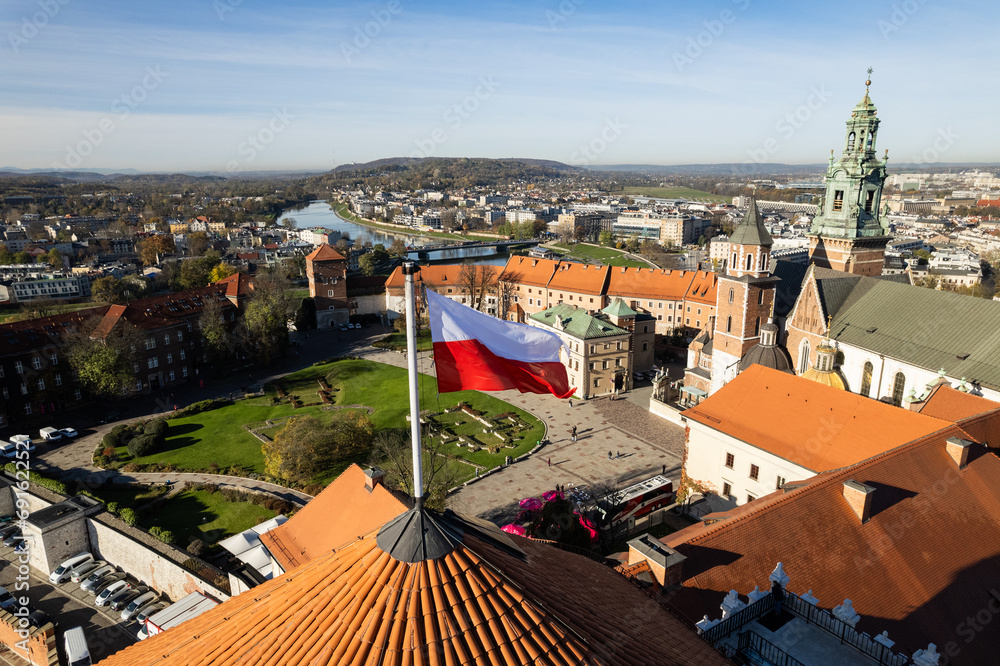 Polska- Święto niepodległości - wywieszanie flagi, Flaga Kraków