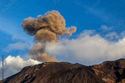Stromboli, Aeolische Inseln, Sizilien, Italien, 29.10.2023, Vulkan, Ausbruch, Eruption > english> Stromboli, Aeolian Islands, Sicily, Italy, October 29, 2023, Vulcan