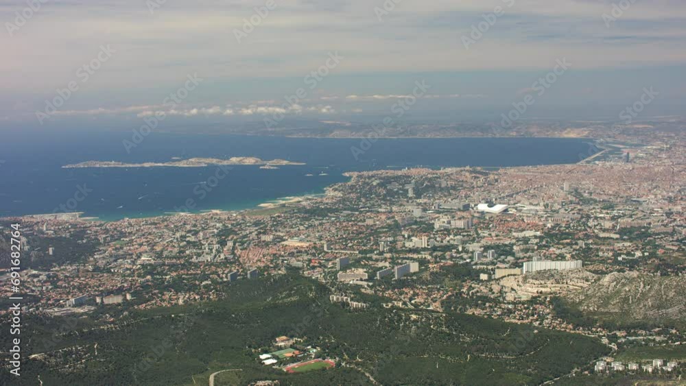 vue aérienne panoramique de Marseille avec toute la baie vue aérienne panoramique de Marseille avec toute la baie