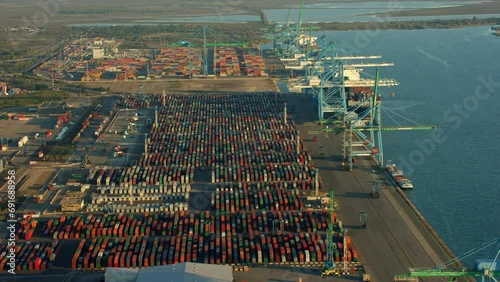 terminal conteneur port de fos sur mer photo