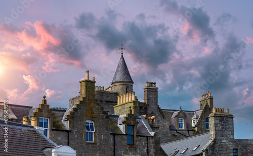 Foto Lerwick, a coastal city in Shetland Scotland British Islands in England with scenic medieval houses