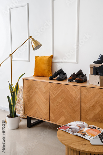 Chest of drawers with styli...