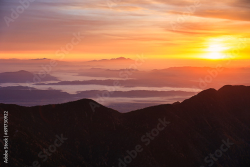 朝焼けの八ヶ岳連峰と雲海
