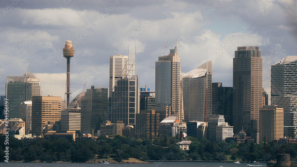 Obraz premium Architecture Floating on the River