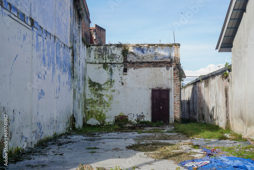 Abandon building © pixelbleed