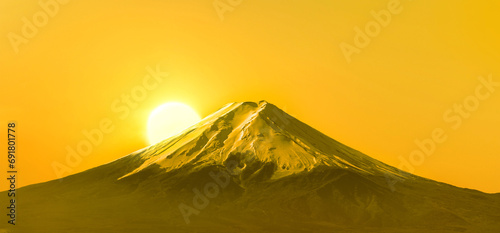 富士山と朝日_初日の出_朝焼けイメージ #691801778