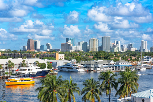 Fort Lauderdale, Florida, USA Skyline © SeanPavonePhoto