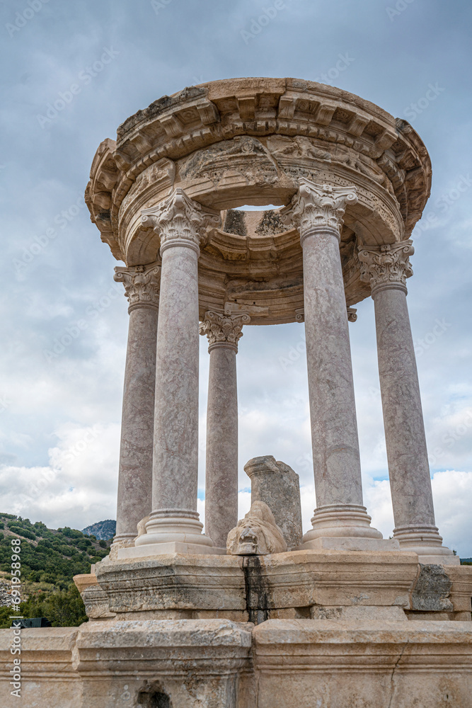 Cibyra or Kibyra was an Ancient Greek city near the modern town of Gölhisar in Burdur and The ruins cover the crest of a hill between 300 and 400 feet above the level of the plain Cibyra or Kibyra was an Ancient Greek city near the modern town of Gölhisar in Burdur and The ruins cover the crest of a hill between 300 and 400 feet above the level of the plain