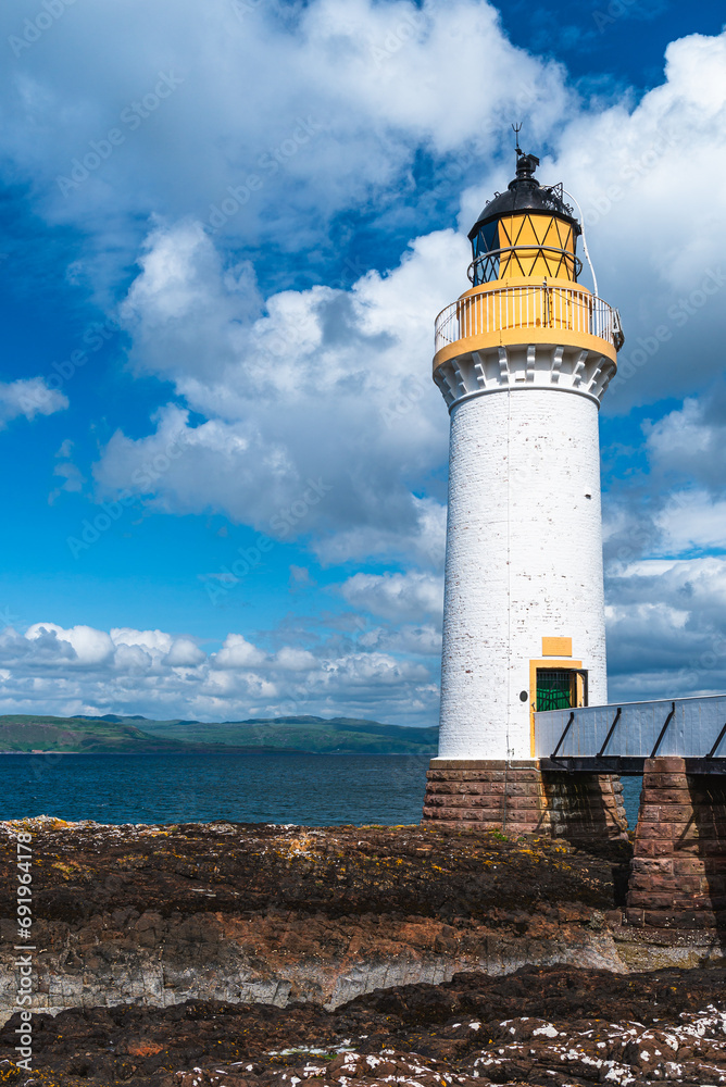 Naklejka premium Rubha nan Gall, Tobermory Lighthouse, Tobermory, Isle of Mull, Scotland, UK 