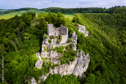 Ruine Reußenstein am Fels