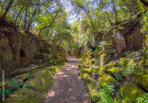 Foto Cerveteri (Italy) - Beside Rome, Cerveteri is one of most important Etruscan cities with archeological necropolis namen Necropoli della Banditaccia, Via degli Inferi path and waterfalls