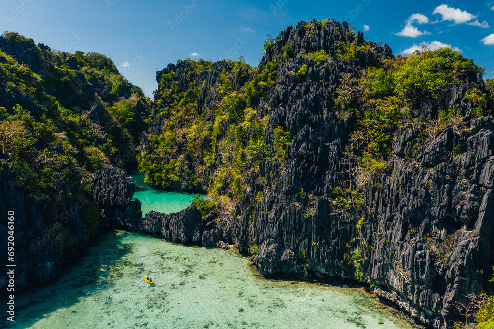 Secret lagoon in El nido. couple enjoying time in the crystal transparent water and kayaking. Concept about traveling and nature - obrazy, fototapety, plakaty 
