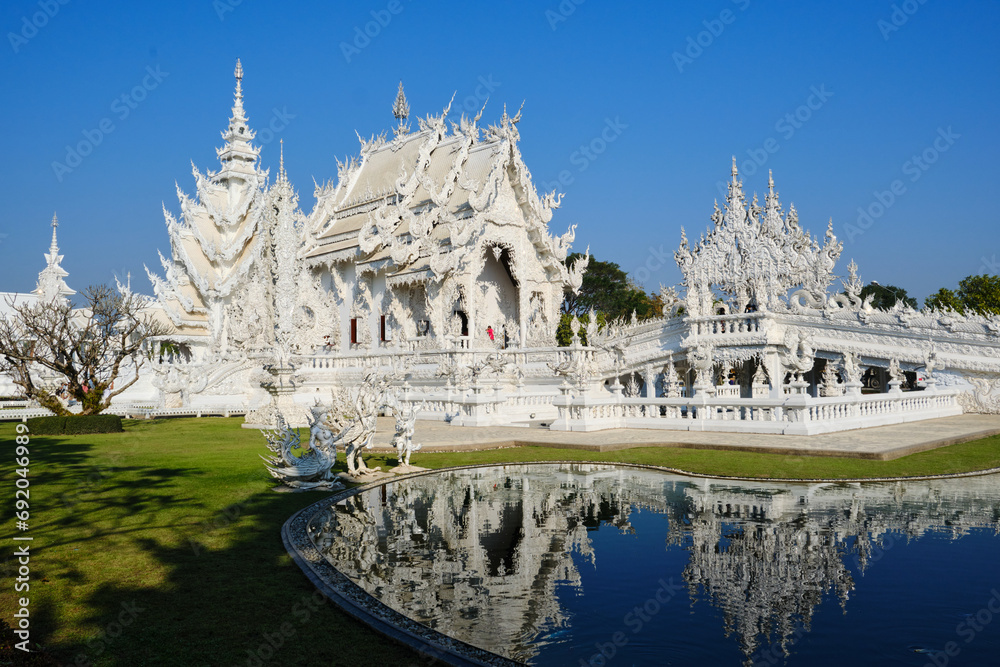 Whie temple in Chiang Rai, thailand - obrazy, fototapety, plakaty 
