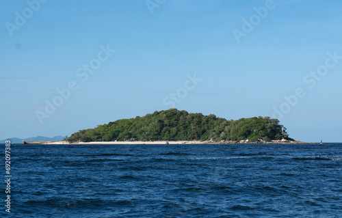 island in sea © Igarts