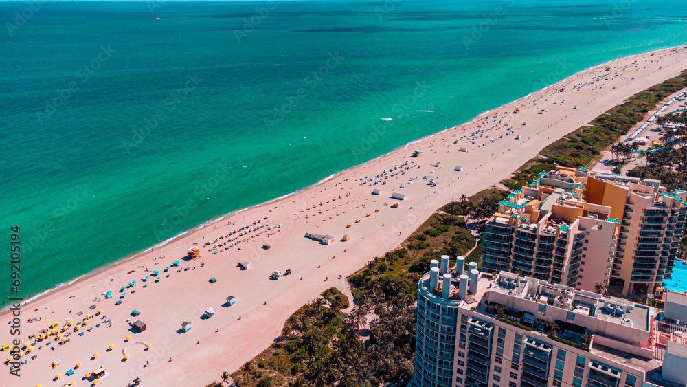 Visão aérea da orla da praia de Miami na Flórida nos EUA