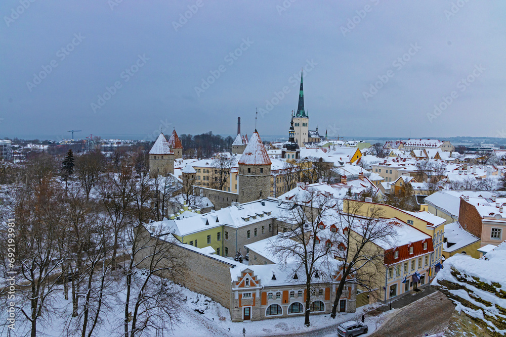 Obraz premium view over Tallinn with snow covered roofs in winter