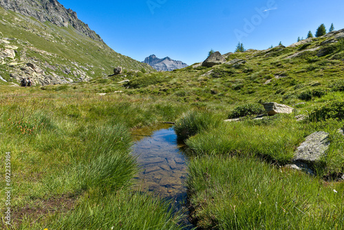 From Pont Breuil to Colle del Nivolet, a spectacular path follows the Nivolet stream - Dora del Nivolet. Walking across the marshy highland pastures, one can enjoy breathtaking scenic views.
