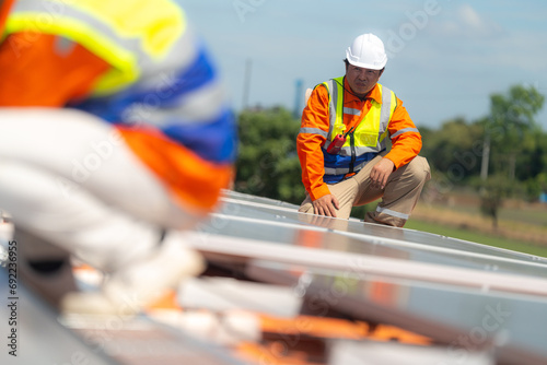 Wallpaper Mural Engineer man is working to construct solar panels system on roof. Installing solar photovoltaic panel system. Alternative energy ecological concept. Renewable clean energy technology concept. Torontodigital.ca