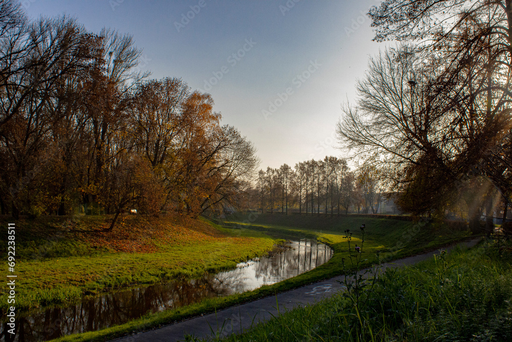Jesienny widok na Park Ludowy w Lublinie - obrazy, fototapety, plakaty 