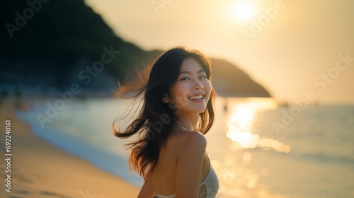 woman on the beach at sunset © 愚かな猫