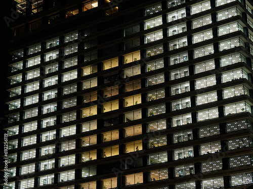 東京の都心の高層ビル群の夜景の風景