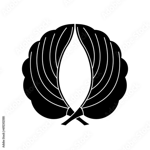 柏紋・外割り抱き柏（そとわりだきかしわ）