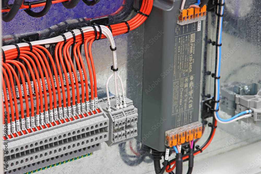Level Terminal 3-level terminals without grounding contact. Three pass-through ...