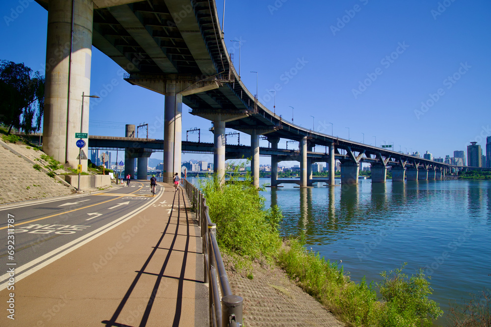 Wide Angle of Cheongdam Bridge from Jamsil Hangang Park Wide Angle of Cheongdam Bridge from Jamsil Hangang Park