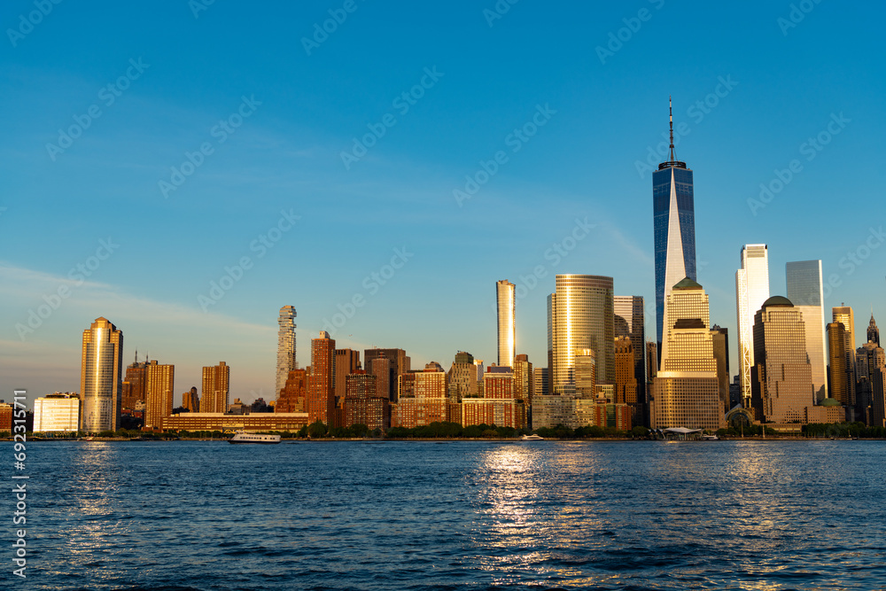 Fototapeta premium cityscape of nyc manhattan. skyscraper cityscape of metropolitan city of new york, manhattan. manhattan cityscape with skyscraper architecture. manhattan with ny city sunset skyline