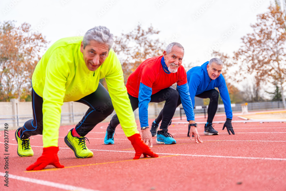 Obraz premium Senior men about to start running in an outdoor track