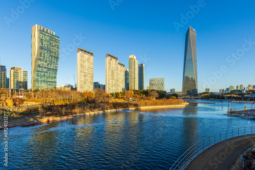 인천 연수구의 송도국제도시와 센트럴파크 photo