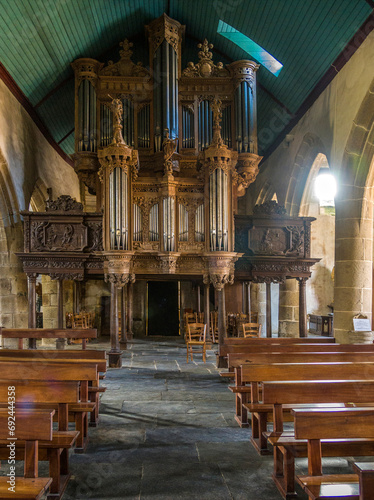 Orgue ancien de l'église Saint Miliau de l'enclos paroissial de Guimiliau, Finistère, France