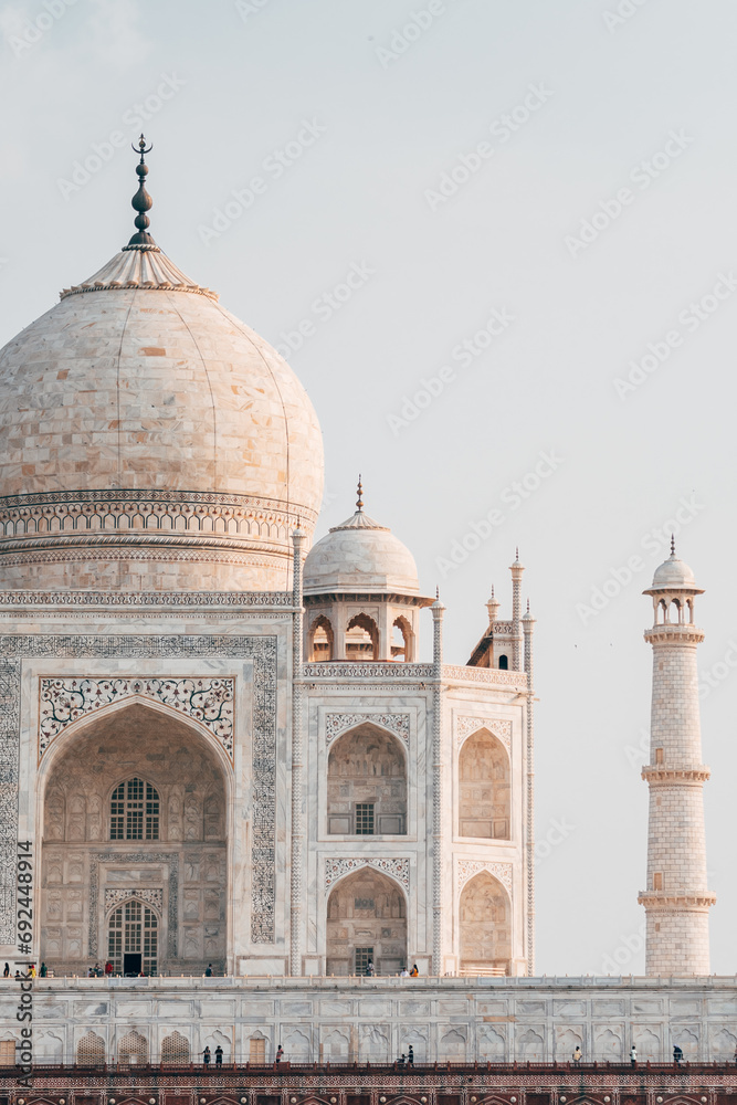 Obraz premium views of amazing taj mahala palace in agra, india