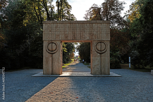 

A beautiful park in Romania, Târgu Jiu. Monument.