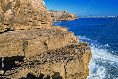 Obraz na płótnie Eroded rocks and sea waves of Atlantic ocean coast on sunny day w salonie