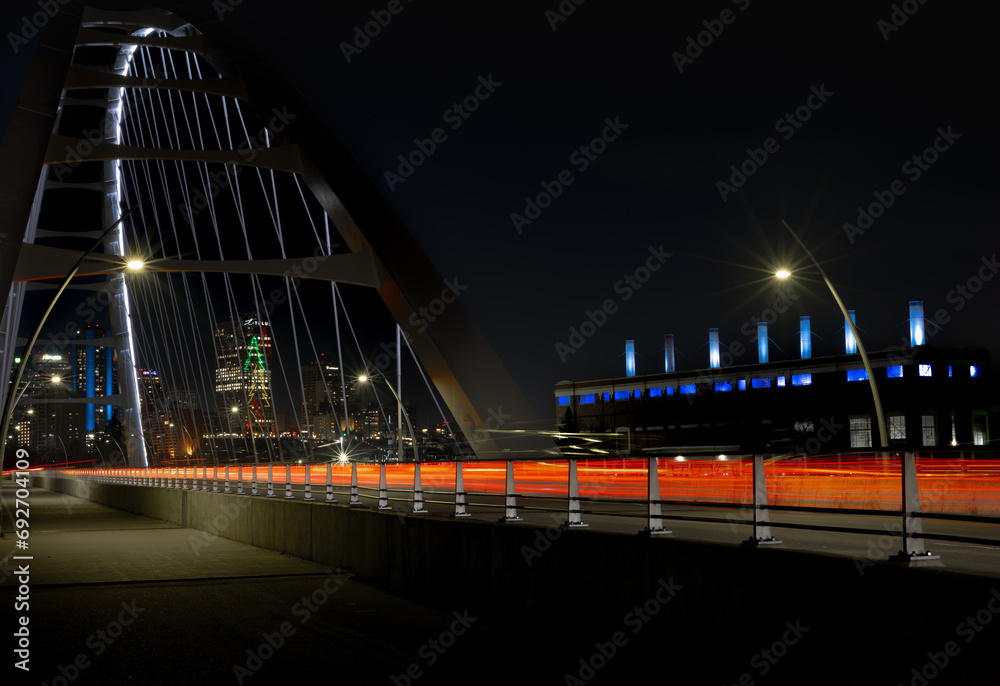 Naklejka premium bridge at night