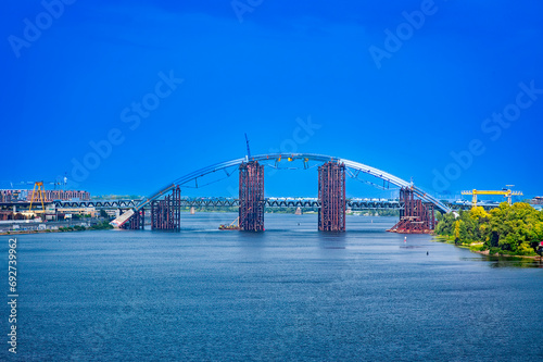 bridge in kyiv © mustafa