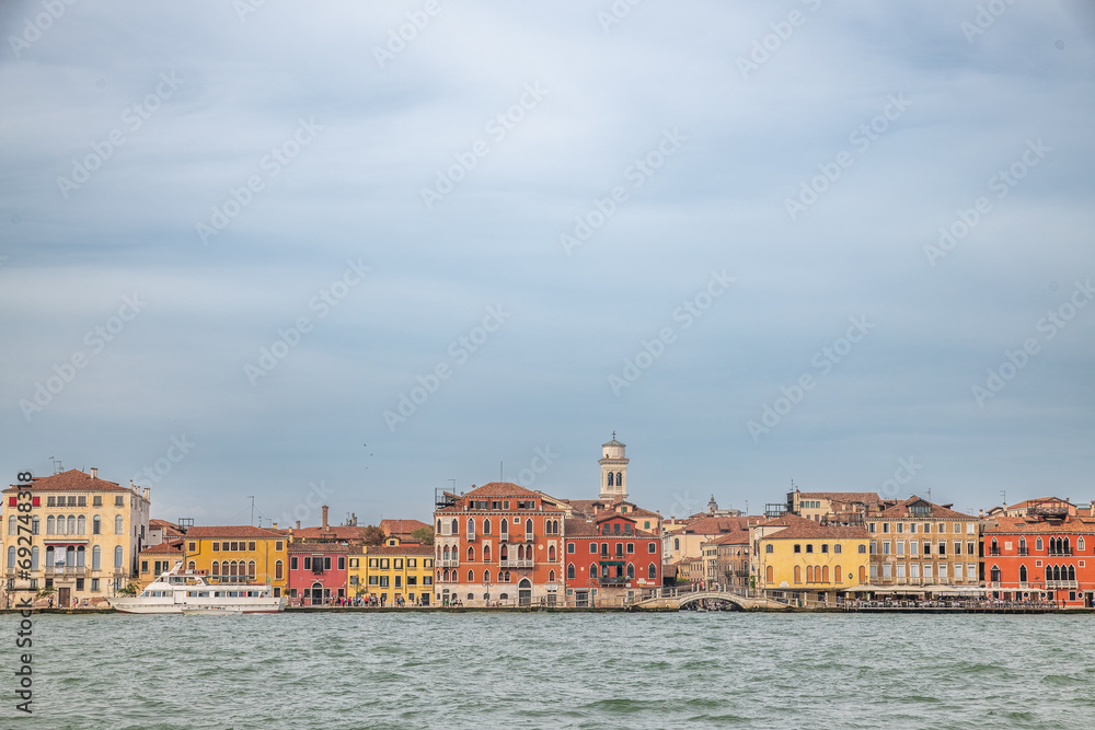 Blick auf Dorsoduro von der Insel Giudecca in Venedig