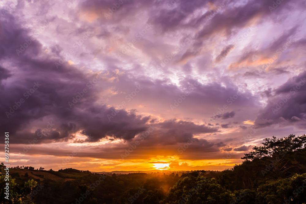Obraz premium Beautiful sky and clouds during twilight time. Sunset.
