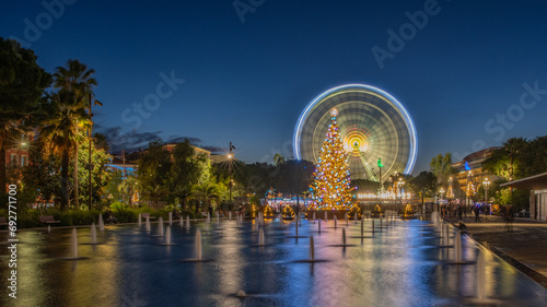 Canvas Print Illuminations de la place Massena à Nice sur la Côte d'Azur pour Noël et les fêt