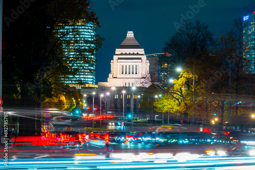 国会議事堂と大混雑する国道　2023 photo