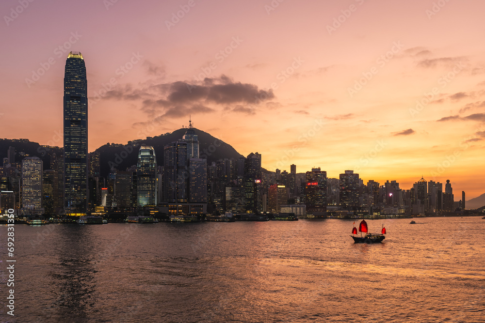 Fototapeta premium scenery of victoria harbor and hongkong island in hong kong, China