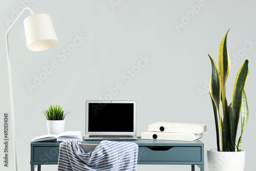 Modern home office workspac...