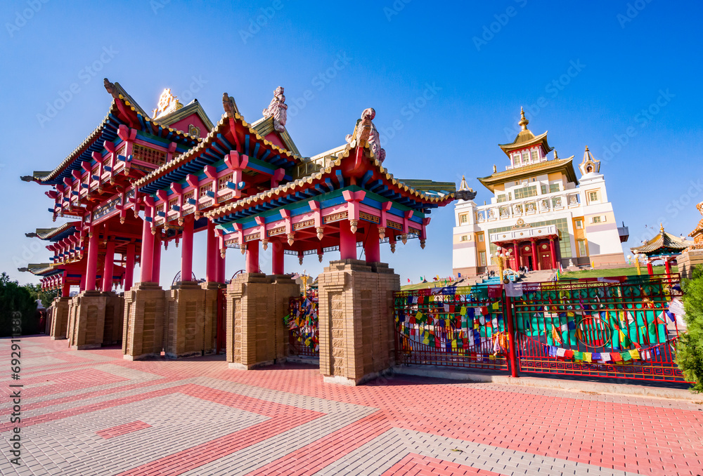Obraz premium The largest Buddhist temple in Russia. City of Elista