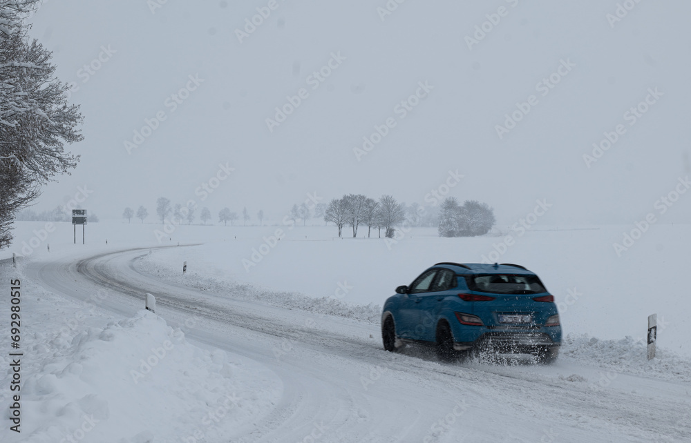 Winterliche Strassenverhältnisse Winterliche Strassenverhältnisse